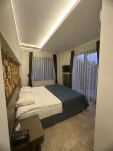 a bedroom with a bed and a table and a window at Amorium Hotel in Kastamonu