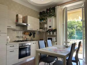 A kitchen or kitchenette at cinque terre way