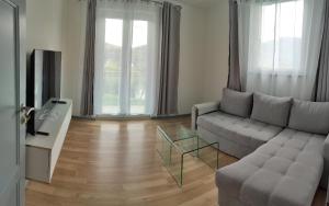a living room with a couch and a glass table at Maison pour des vacances in Ayent