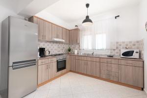 Kuchyň nebo kuchyňský kout v ubytování Afandou Panorama Apartment