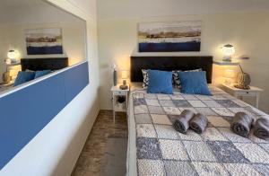 Katil atau katil-katil dalam bilik di Paz Ocean View, Air condition, Wifi, Heated pool +90 gambar