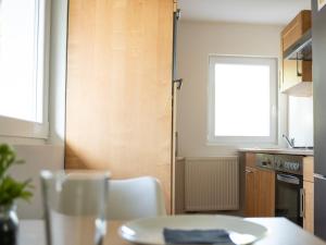 Η κουζίνα ή μικρή κουζίνα στο HomeTonight Workers Home - Haus Schwarzenbruck +7 φωτογραφίες