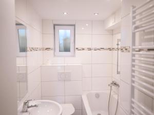 Ένα μπάνιο στο HomeTonight Workers Home - Haus Schwarzenbruck