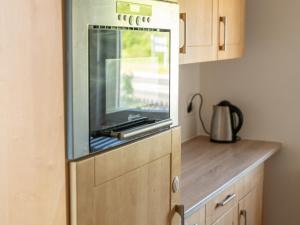 Η κουζίνα ή μικρή κουζίνα στο HomeTonight Workers Home - Haus Schwarzenbruck