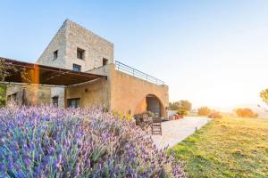 a building with purple flowers in front of it at B&B Mas Coquells Habitación Genover in Vilanant