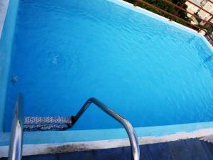 Bazén v ubytování Le Vergers vue sur mer apartment privée de vacances d'été avec piscine et ascenceur proche de la plage flic en flac nebo v jeho okolí