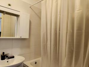 A bathroom at Veske Még 14 kép
