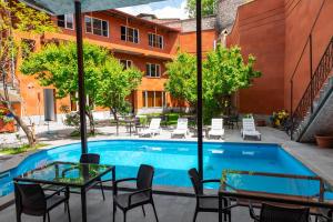 Bassein majutusasutuses Red Hotel Yerevan Center või selle lähedal