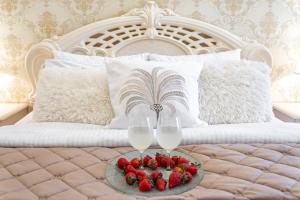 Ένα ή περισσότερα κρεβάτια σε δωμάτιο στο Красивая квартира в ЦЕНТРЕ Одессы +49 φωτογραφίες