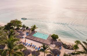 una vista aérea de una playa con piscina en My Blue Hotel Zanzibar en Nungwi
