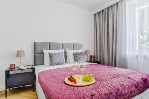 Ένα ή περισσότερα κρεβάτια σε δωμάτιο στο Lumina lux apart with a balcony near Palace of Culture and Science