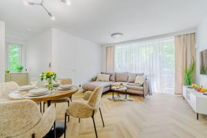 Χώρος καθιστικού στο Lumina lux apart with a balcony near Palace of Culture and Science