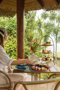 Makanan di atau berdekatan resort