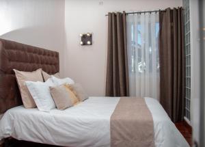 Postel nebo postele na pokoji v ubytování Hôtel Les 12 Collines, Ivato Aéroport