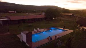 an overhead view of a swimming pool in a yard at Hotel campestre santa rita 