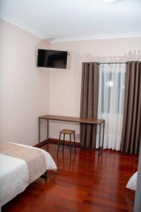 Postel nebo postele na pokoji v ubytování Hôtel Les 12 Collines, Ivato Aéroport
