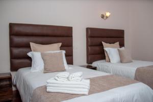 Postel nebo postele na pokoji v ubytování Hôtel Les 12 Collines, Ivato Aéroport