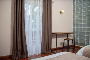 Postel nebo postele na pokoji v ubytování Hôtel Les 12 Collines, Ivato Aéroport