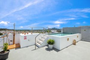Bazén v ubytování Afandou Panorama Apartment nebo v jeho okolí