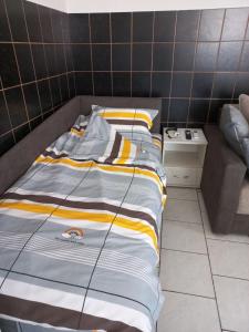 Rúm í herbergi á Studio apartman Beus