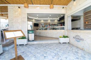 Kuchyň nebo kuchyňský kout v ubytování OPERA BLUE Hotel Gouvia Corfu