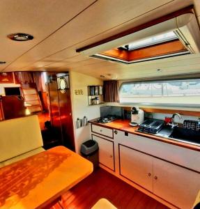 a kitchen in an rv with a counter and a sink at Bateau le Zimon - logement insolite in Rouen