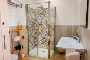 Kúpeľňa v ubytovaní Le 3 Rose apartments + 37 fotografií