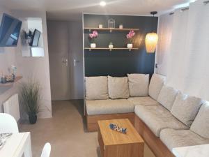 Posezení v ubytování Mobilhome Vue océan La Costa Breizha
