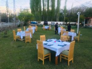 Vonkajšia záhrada v ubytovaní Mount Feast Hotel Skardu