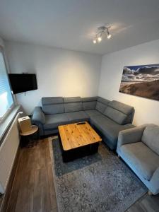 a living room with a couch and a coffee table at Ferienglück - 100 m zum Strand - Garten & Privatterrasse - Hund willkommen in Ostseebad Karlshagen