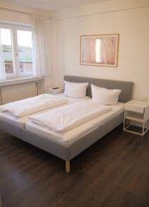 Кровать или кровати в номере Hotel & Gasthof Wagner