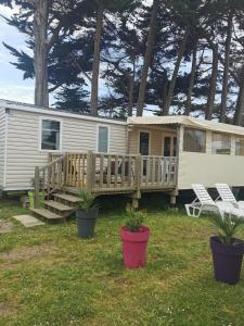 Zahrada ubytování Mobilhome Vue océan La Costa Breizha