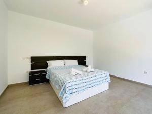 Łóżko lub łóżka w pokoju w obiekcie Calpe villa lujo playa piscina jardin barbacoa ideal familias y grupos