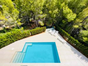 Basen w obiekcie Calpe villa lujo playa piscina jardin barbacoa ideal familias y grupos lub w pobliżu