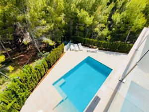 Basen w obiekcie Calpe villa lujo playa piscina jardin barbacoa ideal familias y grupos lub w pobliżu