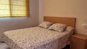 Rúm í herbergi á Apartamento Playa de Daimuz