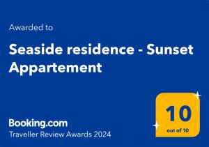 un panneau jaune avec le texte annulé pour un rendez-vous raisonnable au coucher du soleil dans l'établissement Seaside residence - Sunset Appartement, à Kožino