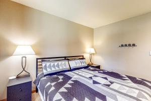 Una cama o camas en una habitación de Pendleton Ranch
