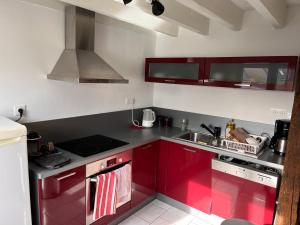 Photo de la galerie de l'établissement Appartement calme entre ville et circuit, au Mans