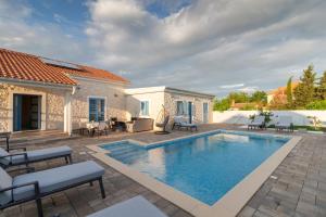 Bazén v ubytování Villa Rafajela - Private Pool nebo v jeho okolí