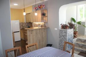 Köök või kööginurk majutusasutuses Guesthouse Levani