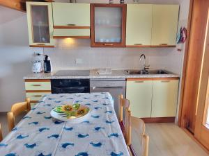 a kitchen with a table with a plate on it at Villetta Mare e Sole - vista mare, giardino privato, vicino spiaggia in Costa Rei