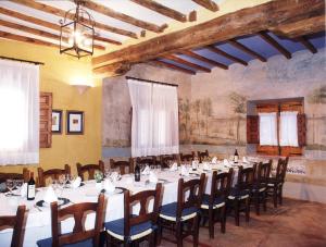 Un restaurante o sitio para comer en Hospederia Meson de la Dolores