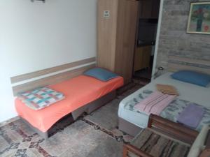 Llit o llits en una habitació de Mini Garsonjera