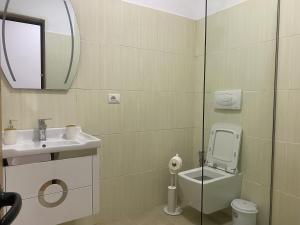 Koupelna v ubytování Hotel Vellezrit Guri