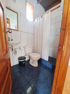 Koupelna v ubytování HOSTAL TERO REAL + 37 fotografií