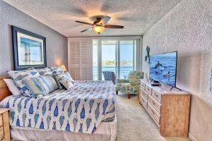 a bedroom with a bed and a ceiling fan at Bahia Vista 361- Club Bahia in St Petersburg +45 photos