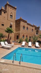 Kasbah Ait BenHadda内部或周边的泳池