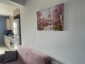 Kuchyň nebo kuchyňský kout v ubytování 75sqm Perdika Aegina luxury family apartment με θέα βουνό και θάλασσα 75τμ