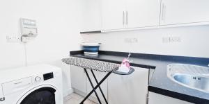 Η κουζίνα ή μικρή κουζίνα στο Cozy Room at The Burford Hideaway